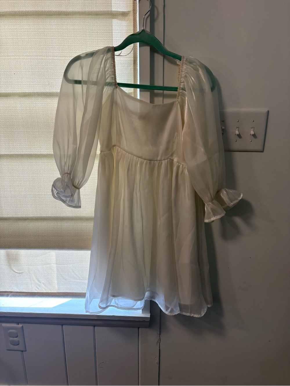 entro Ivory Sheer Puff-Sleeve Tunic